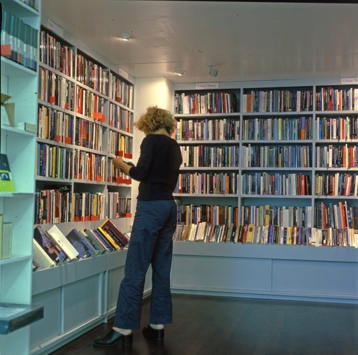 book.3211.bookshop_045_small.webp